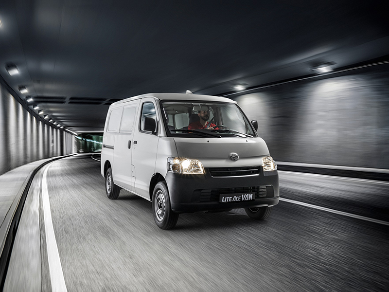 الكشف عن سيارة تويوتا لايت إيس المصممة خصّيصاً لدولة الإمارات